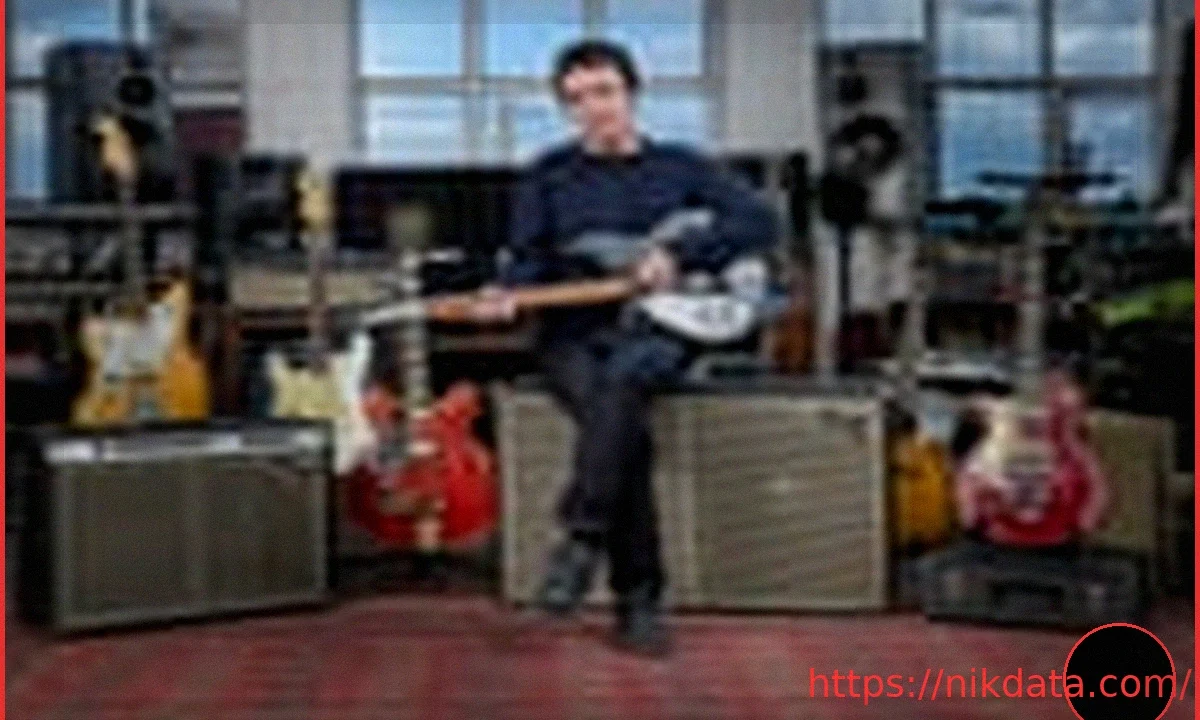 Johnny Marr to auction off dozens of guitars heard on Smiths classics such as This Charming Man